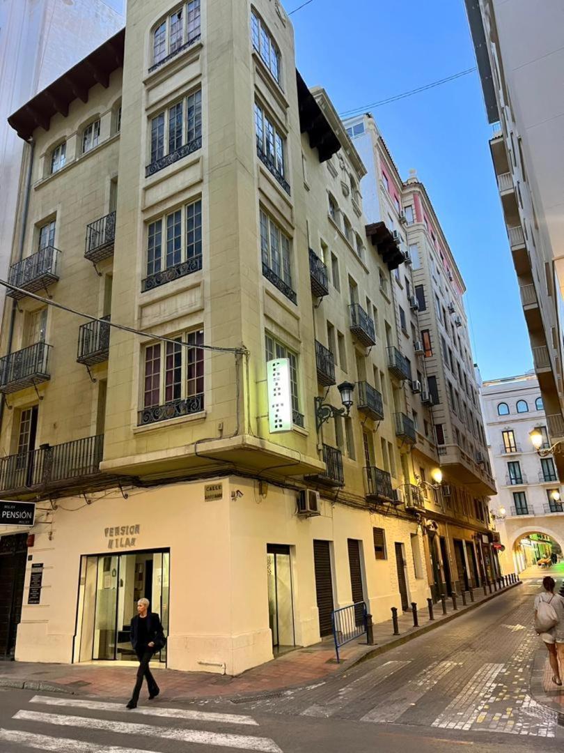 Hostal Milan Alicante Bagian luar foto The building of the museum