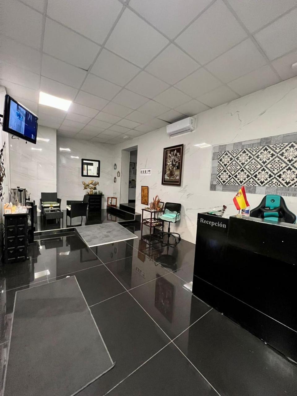 Hostal Milan Alicante Bagian luar foto Reception area of the Embassy of Spain in Tirana
