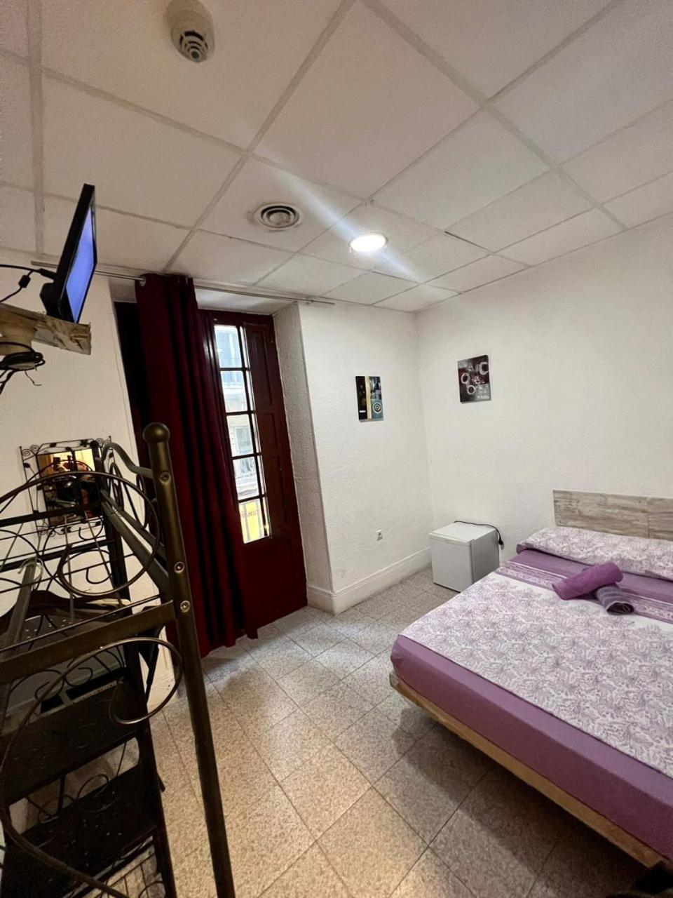 Hostal Milan Alicante Bagian luar foto